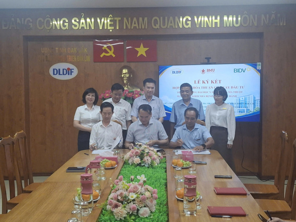 Lễ ký kết hợp đồng thỏa thuận cho vay